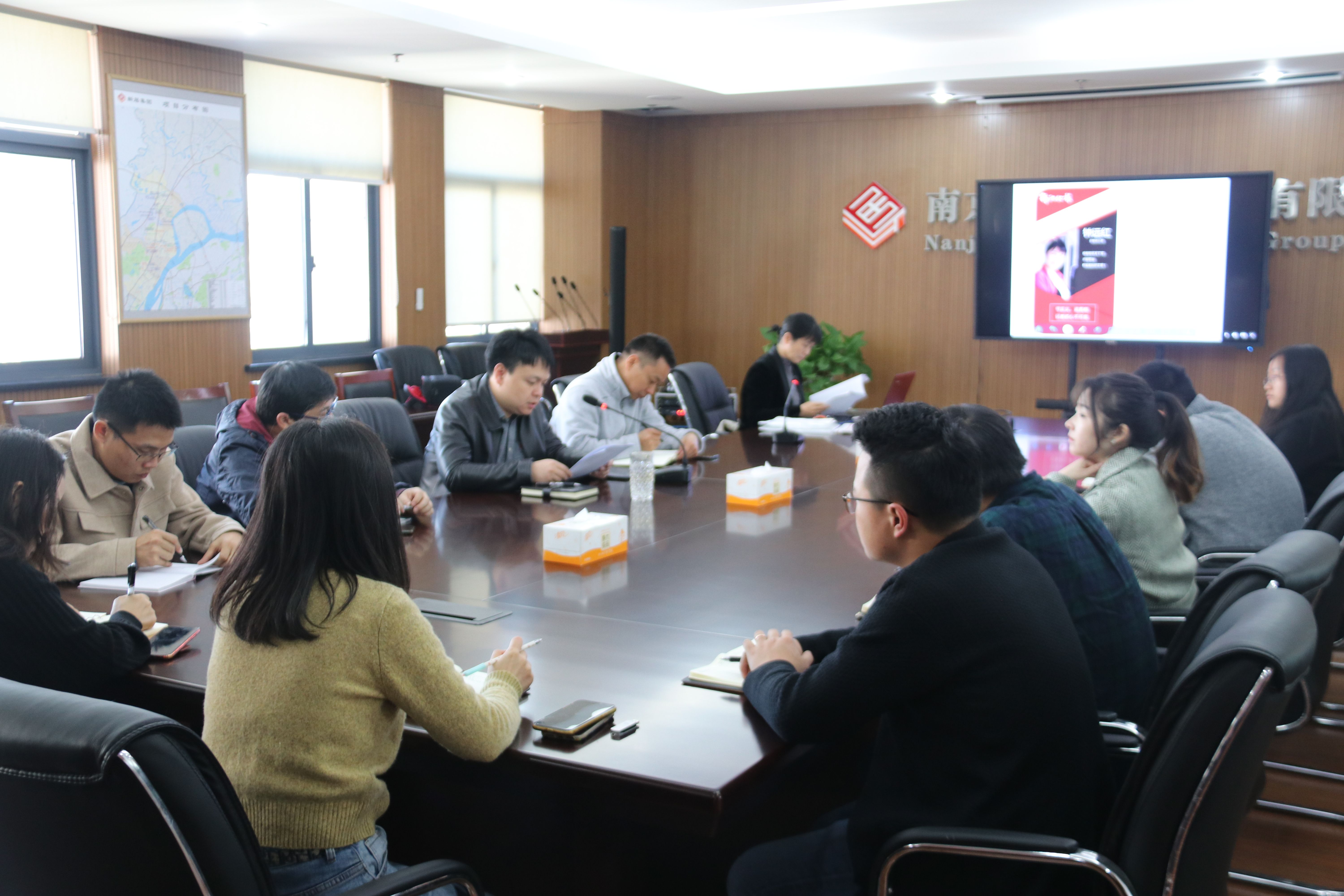 NG娱乐集团邀请《新江北报》编辑指导新闻宣传工作