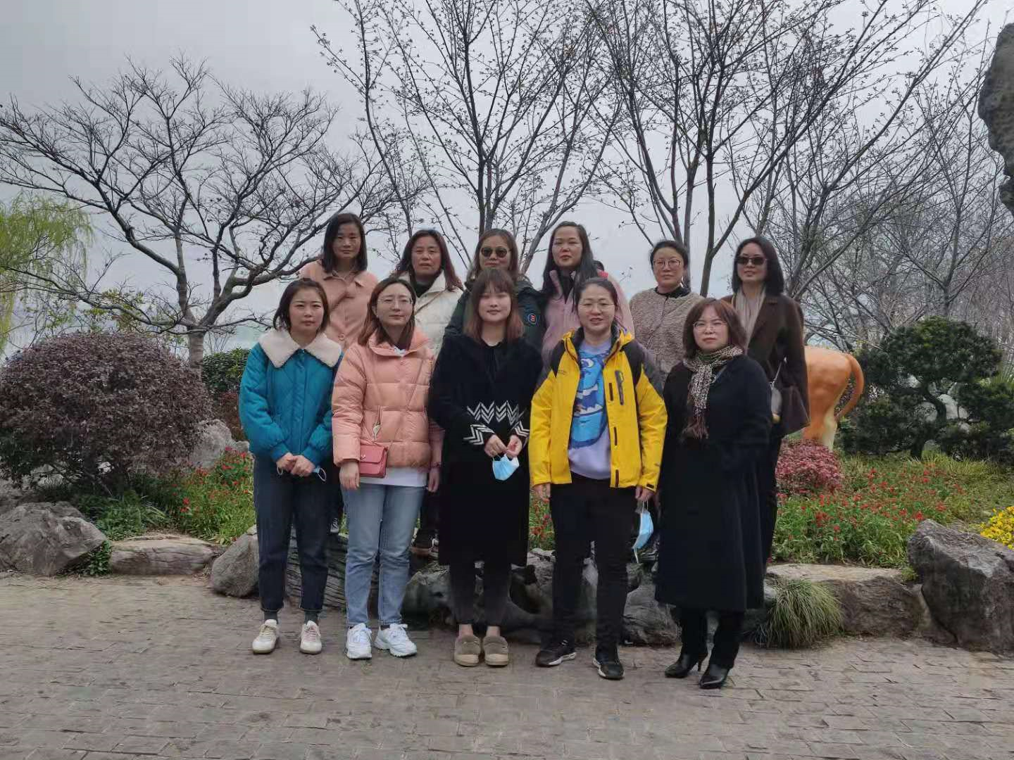 游湖赏花，，，，，，快乐踏春——新北建发“三八”节游湖活动