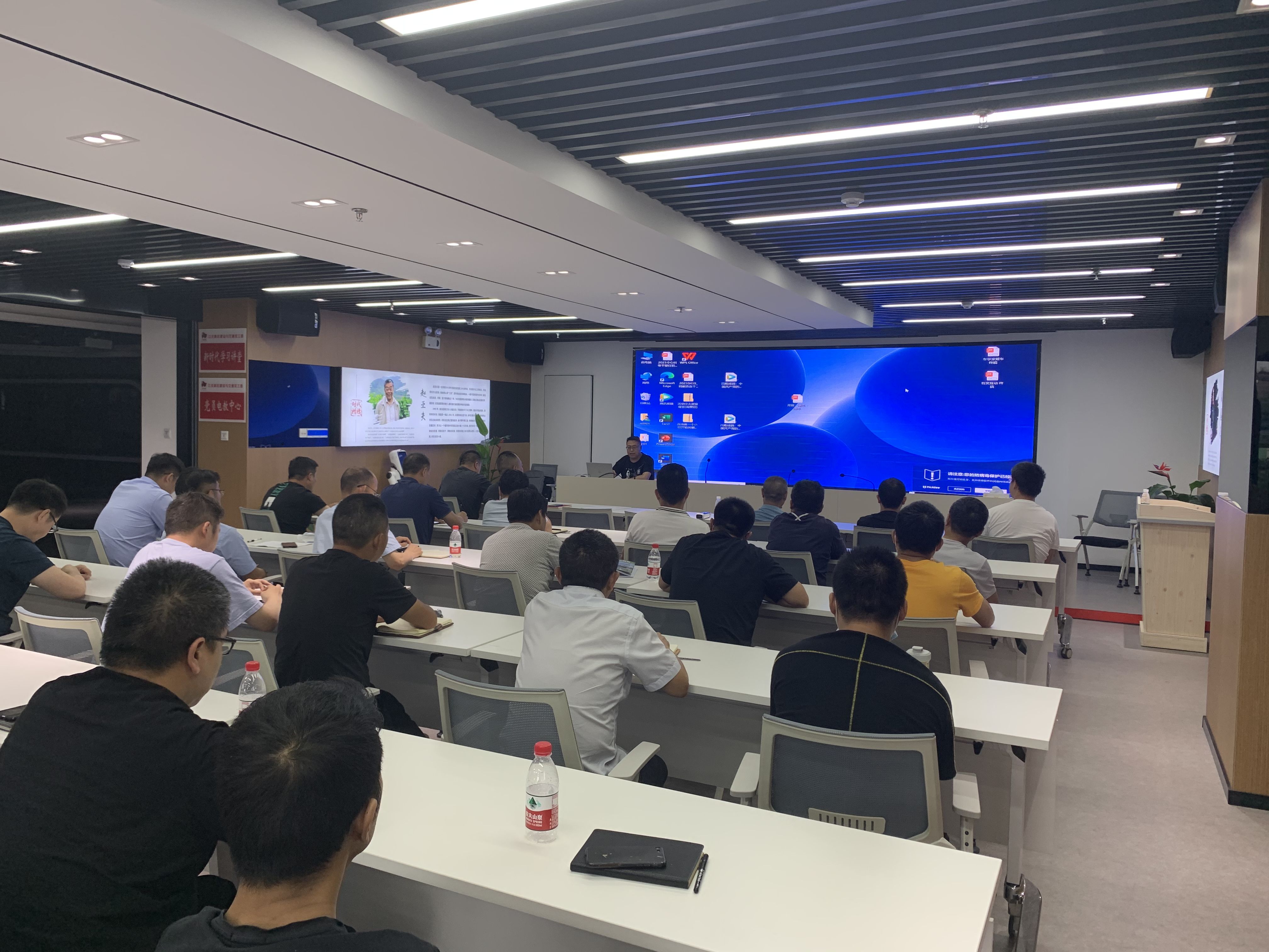 落实安全责任，，，，，，，推动安全发展