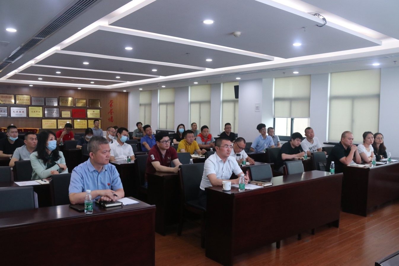 筑牢防线  守牢底线 NG娱乐集团召开经营性资产专题安全生产工作会