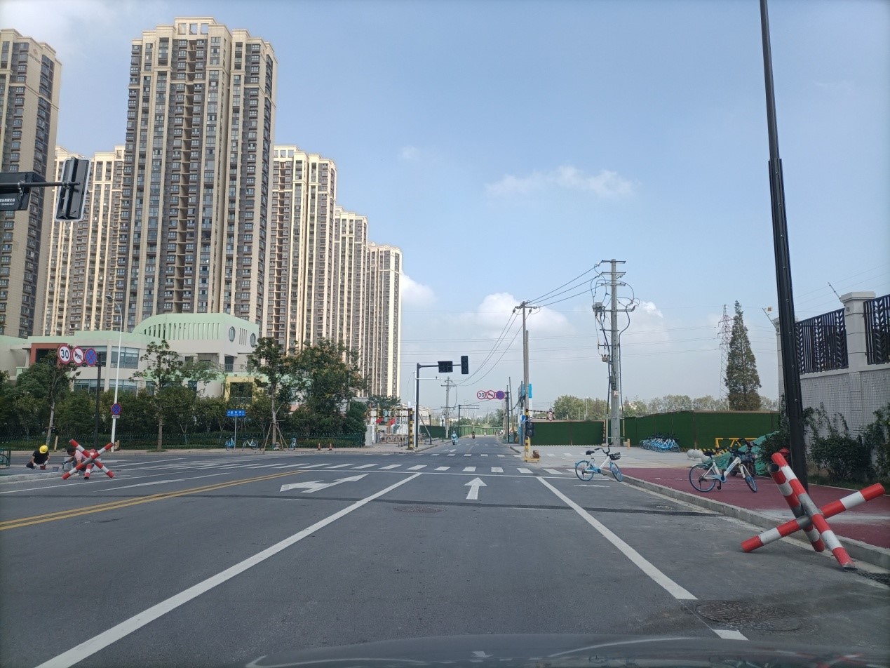 又一条断头路，，，，，，，通车！