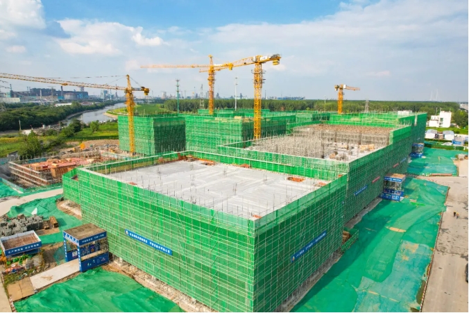 浦仪公路旁，，，，，，竖起产业新地标