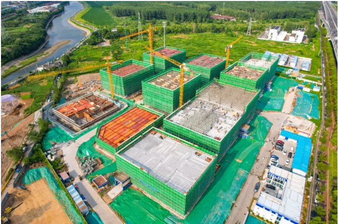 浦仪公路旁，，，，，，竖起产业新地标